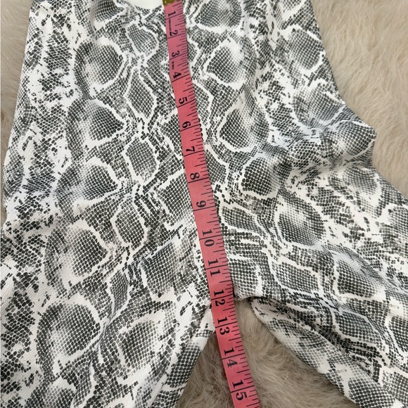 NWOT Commando White Snake Print Tummy Control leggings. High Rise Sculpting - Picture 6 of 6